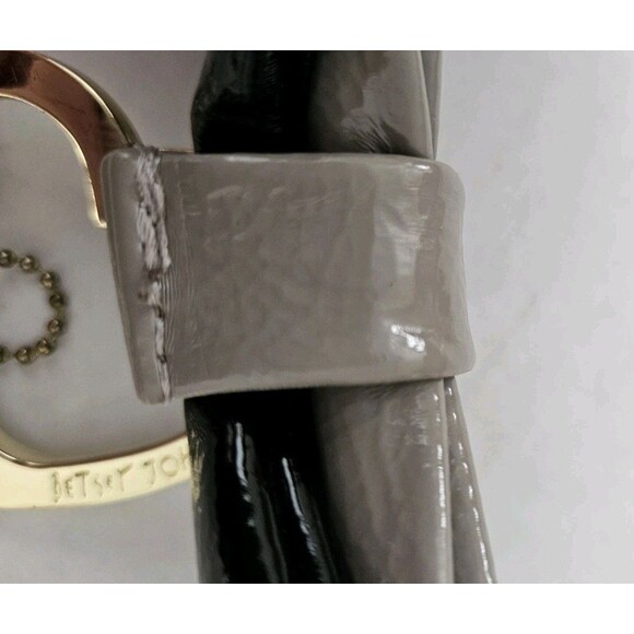 Betsey Johnson Heart & Bow Patent Leather Keychain - Picture 6 of 7